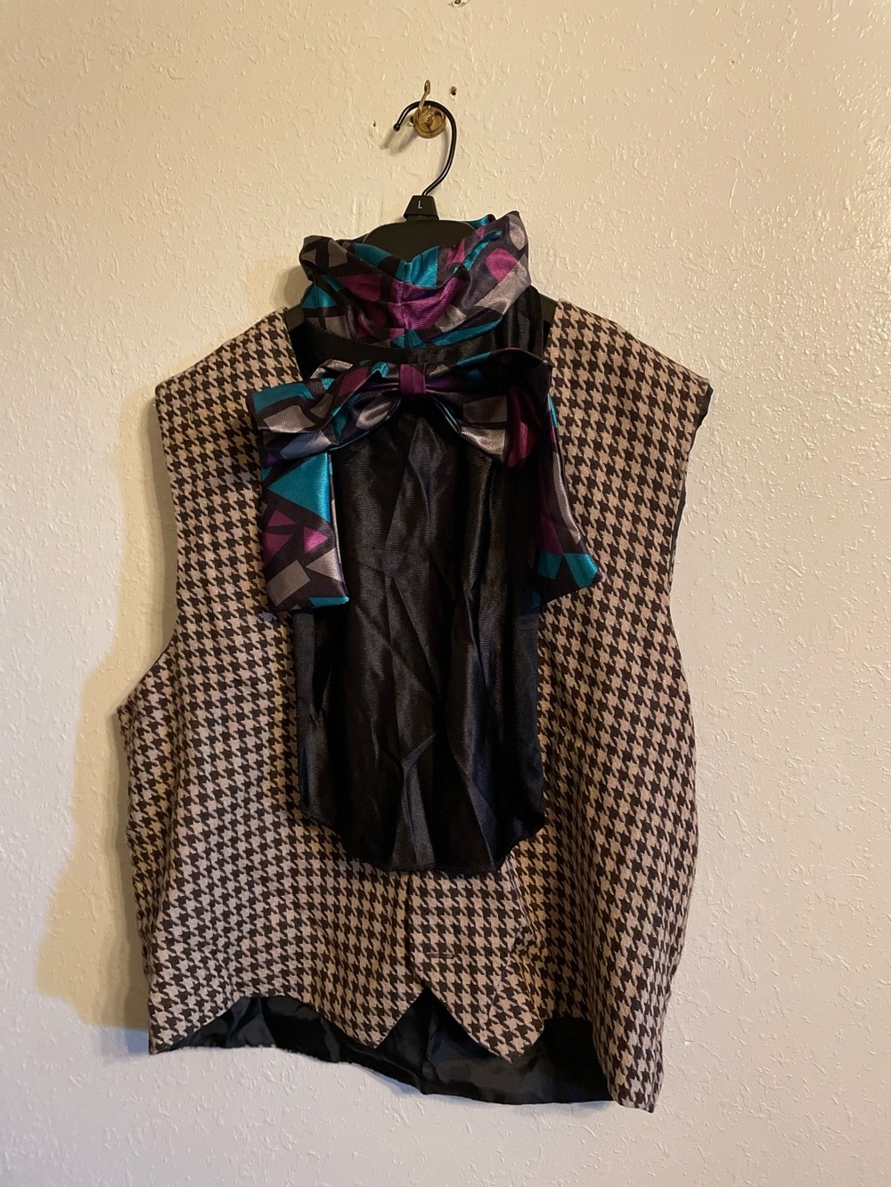 Sleeveless Houndstooth Vest with Black Satin Bow Accent